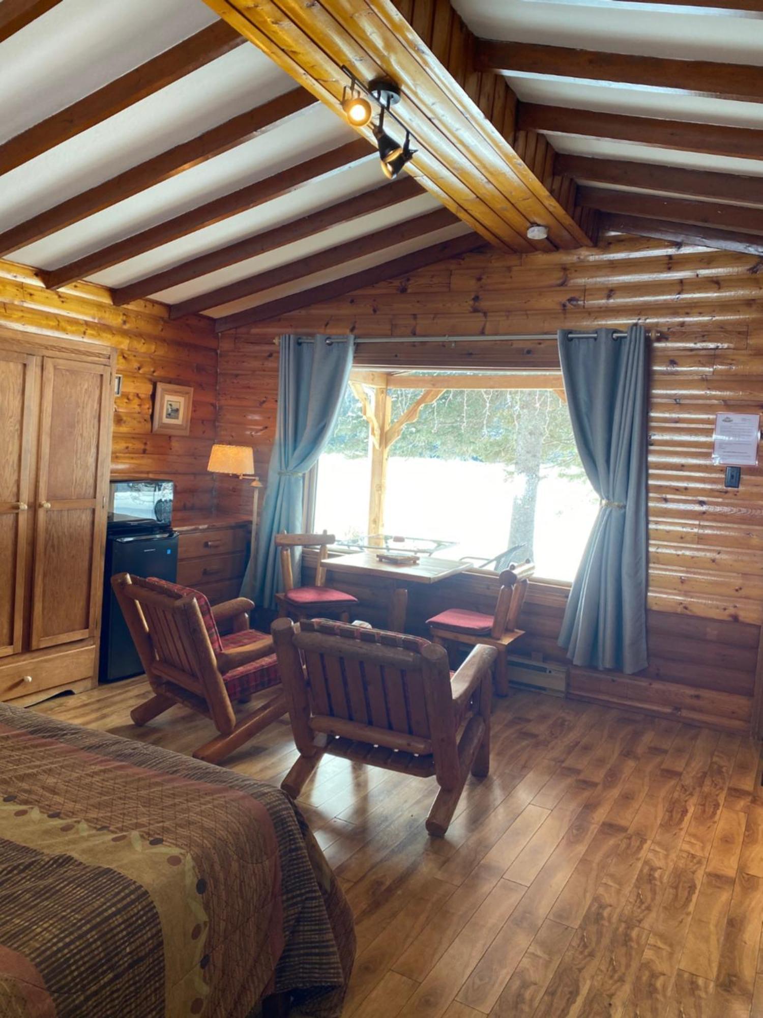 Kan-à-Mouche Pourvoirie Auberge et Chalets Saint-Michel Quarto foto