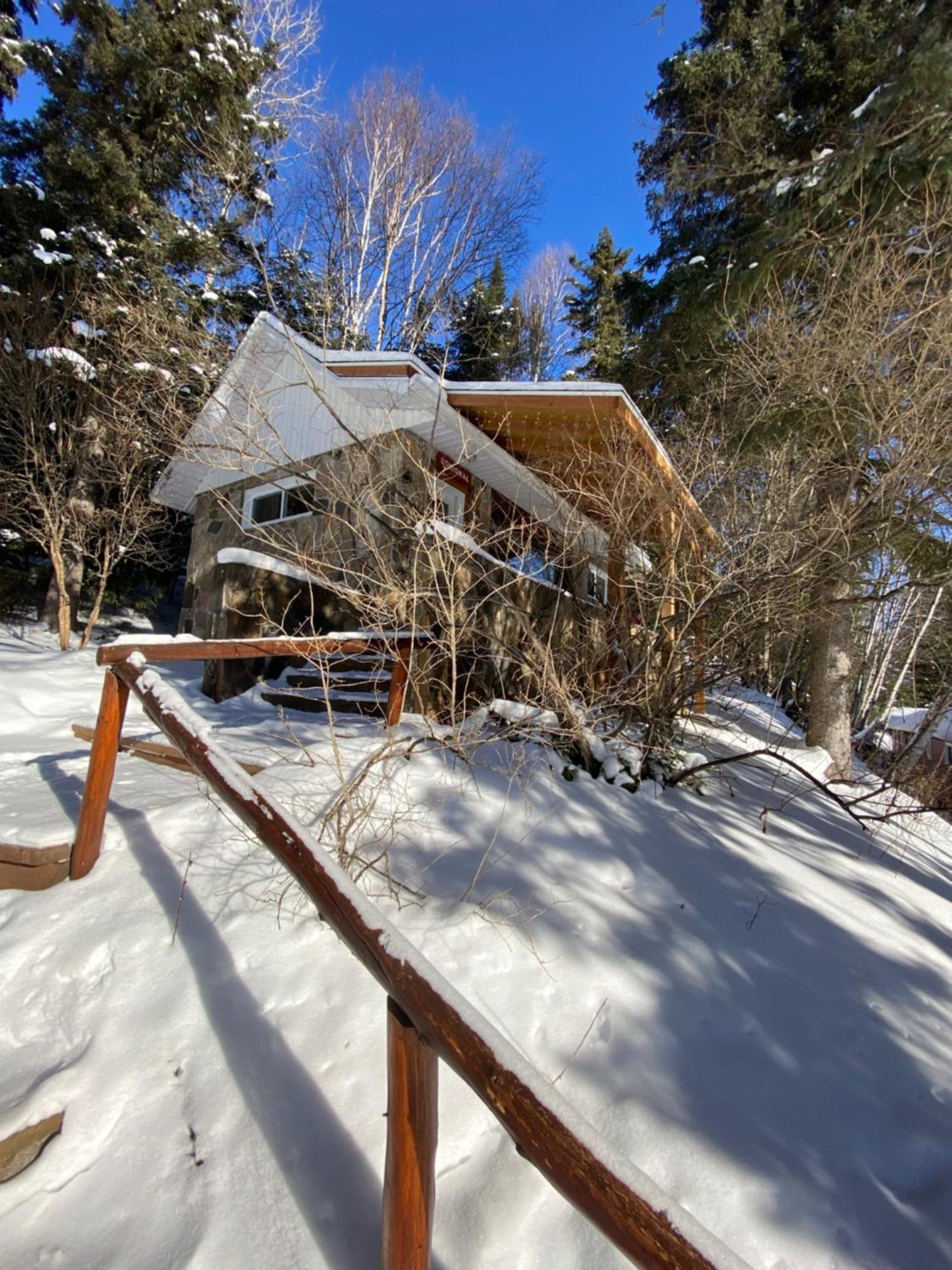 Kan-à-Mouche Pourvoirie Auberge et Chalets Saint-Michel Exterior foto